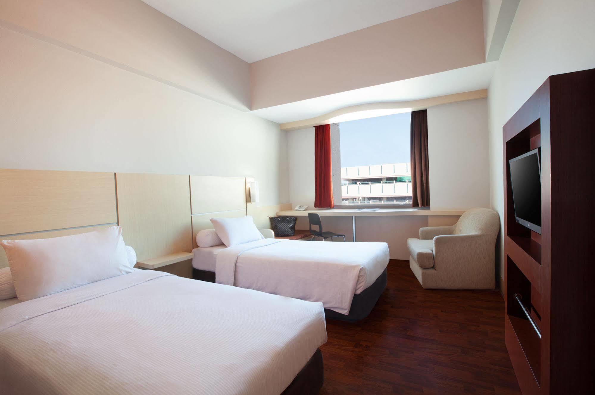 Ibis Mangga Dua Hotel จาการ์ตา ภายนอก รูปภาพ